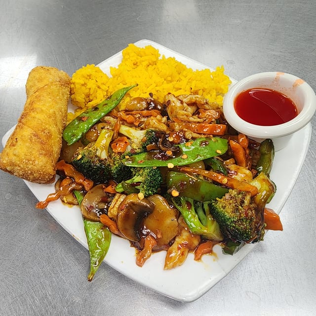 Hunan Beef or Chicken Combo.